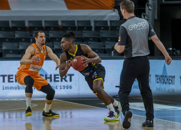 门将与中后 门将与中后